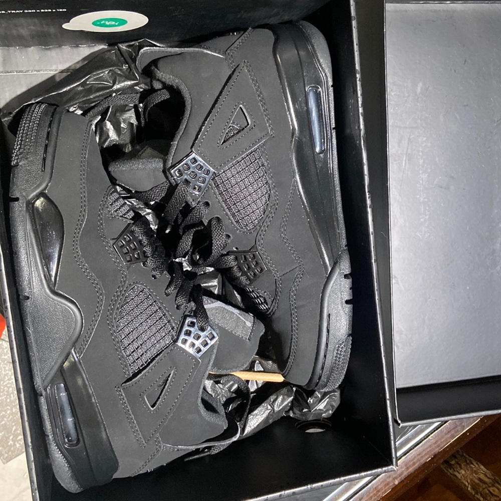 Great condition just the bottom is dirty other wise that it is all good.